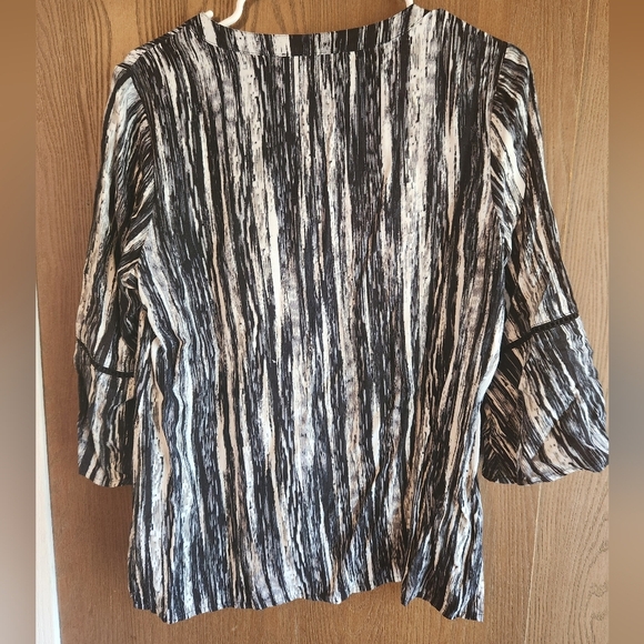 Gloria Vanderbilt Black and White Bell Sleeve Blouse - Picture 3 of 3